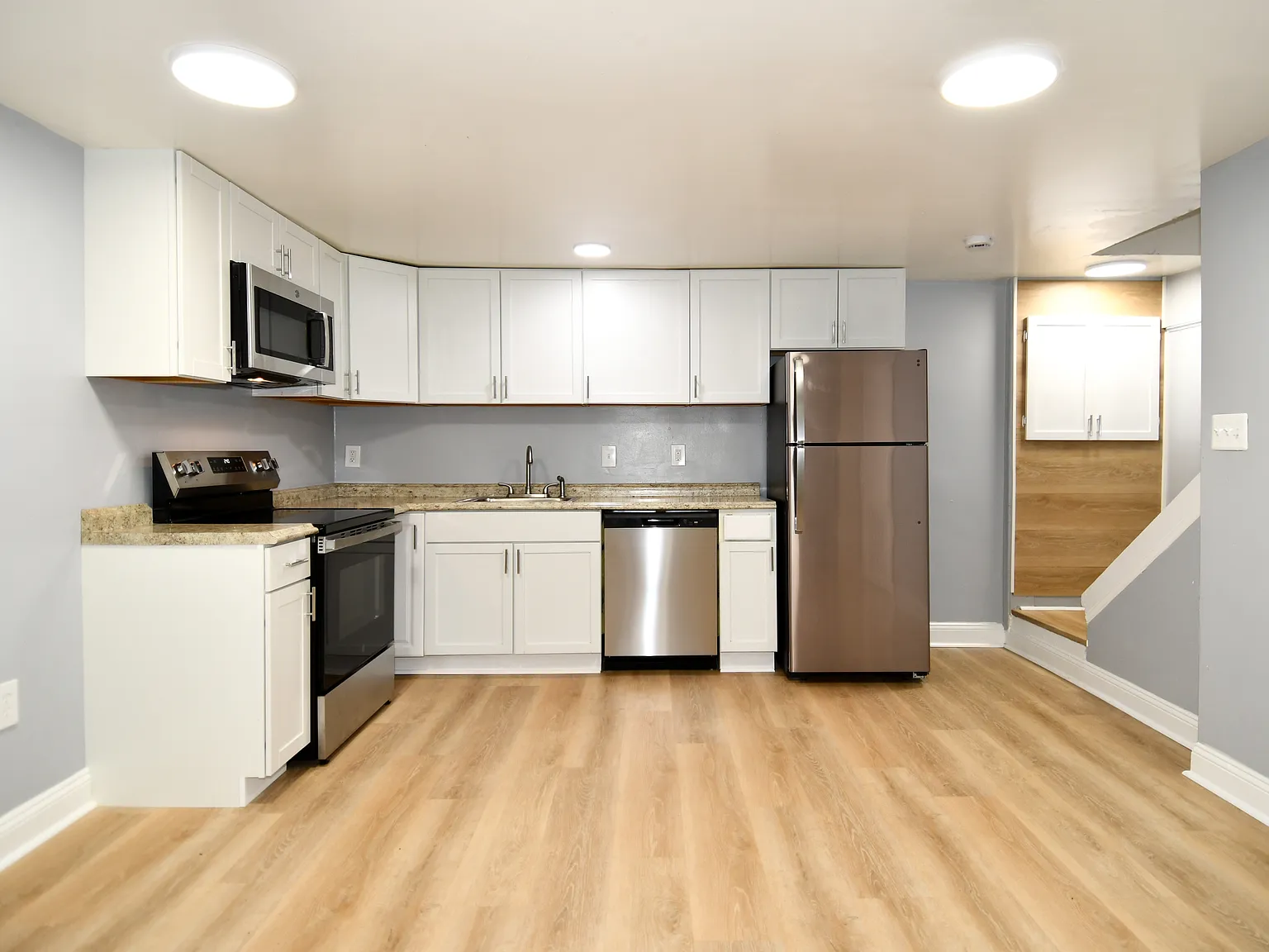 4 bed, 1350 sqft, $4,500 — Photo 4