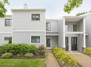 22 Beverly Ct, Tinton Falls, NJ 07724