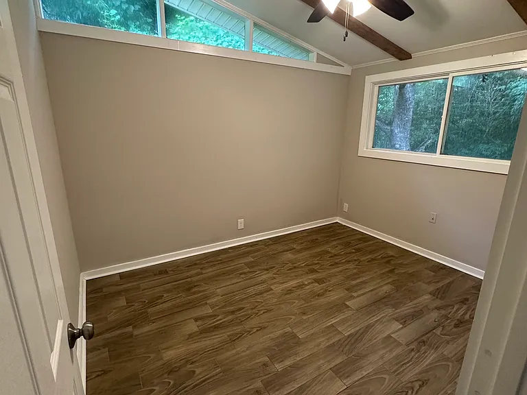 114 Robinhood Dr — Photo 11