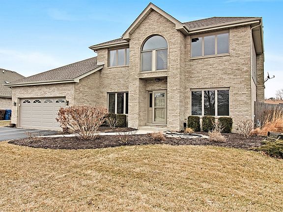 2nd image of 914 Wildwood Dr