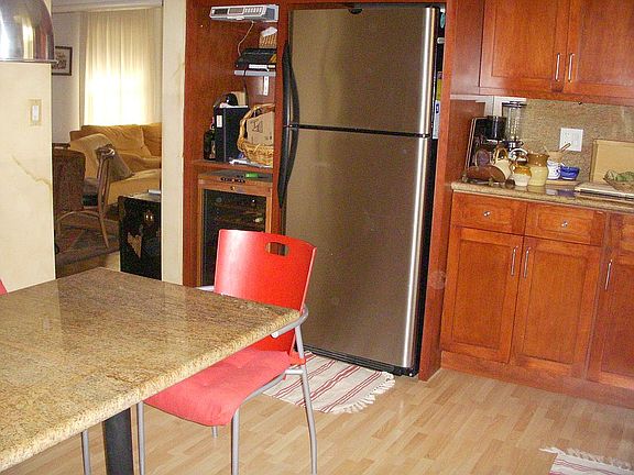 Large Eat in Chef's Kitchen