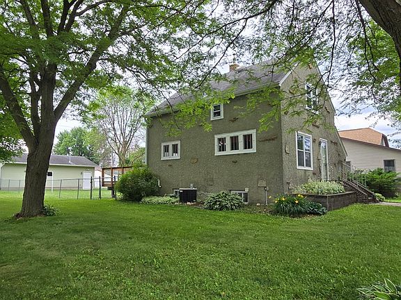 3rd image of 303 W Main St