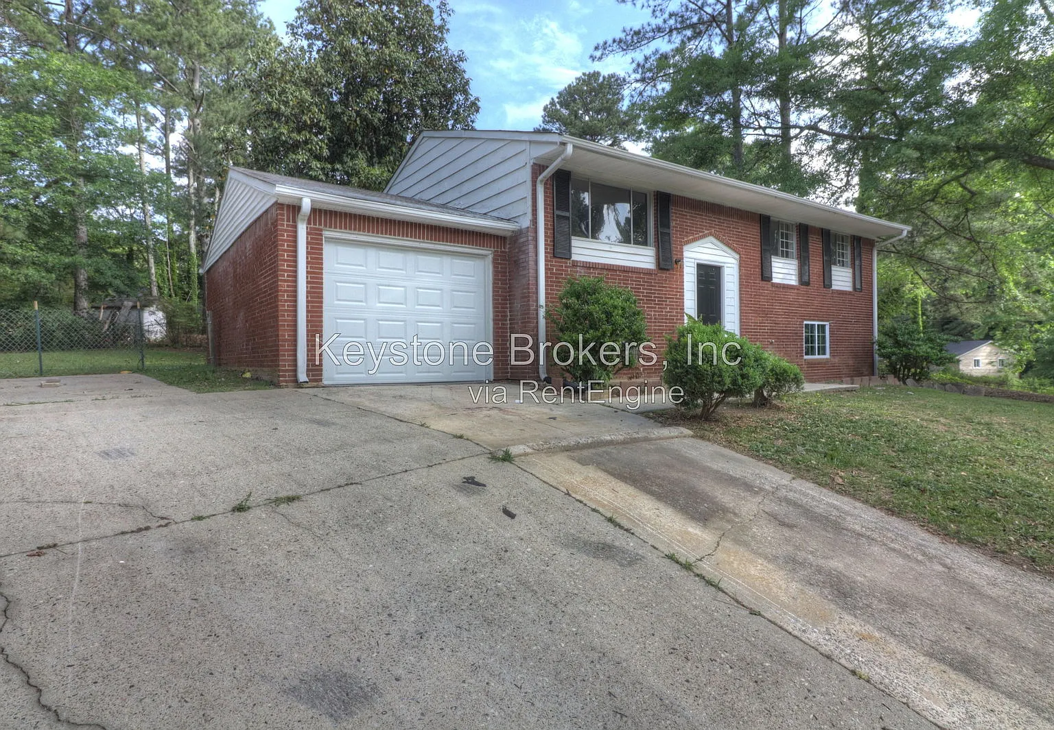 3 bed, 1.0 bath, $1,575 — Photo 2