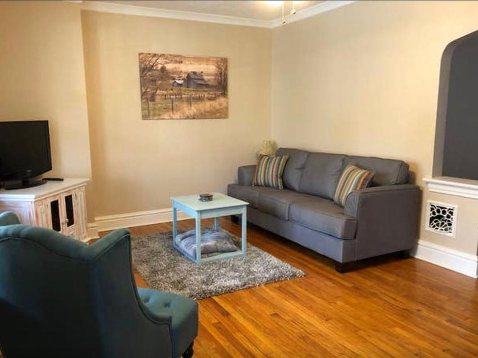 1st image of 5042 Winona Ave #1