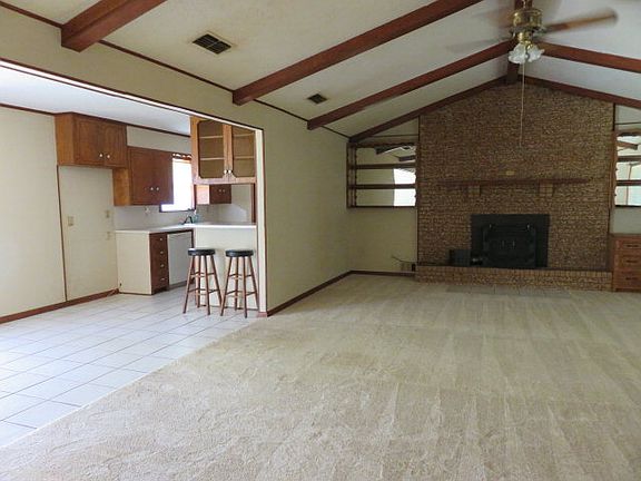 3rd image of 207 Trail Hollow Ln