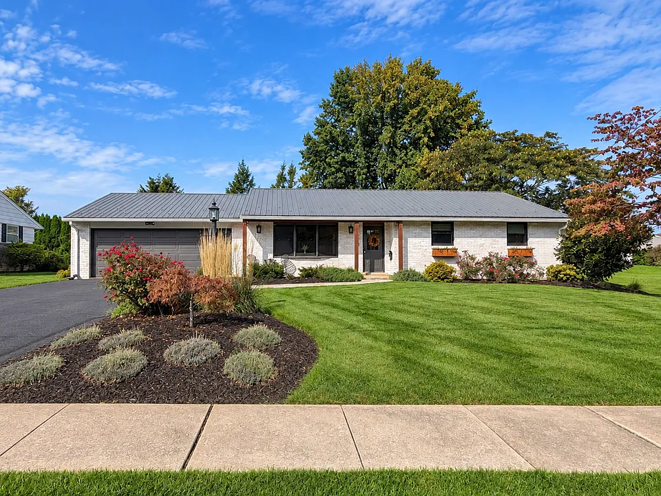 213 W Bahney Ave