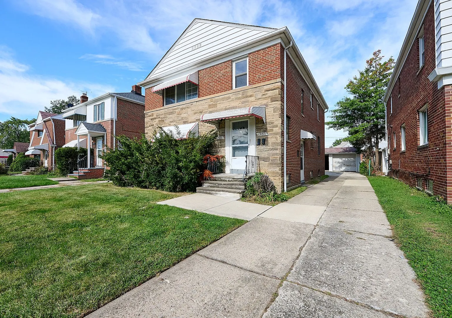19181 Lakeshore Boulevard — Photo 1