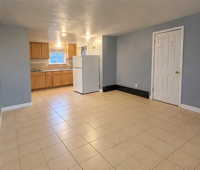 2 bed, 1000 sqft, $1,700 — Photo 3