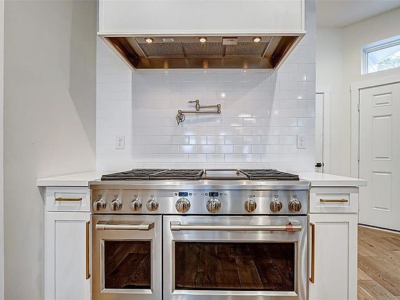 4th image of 306 E 28th St #B