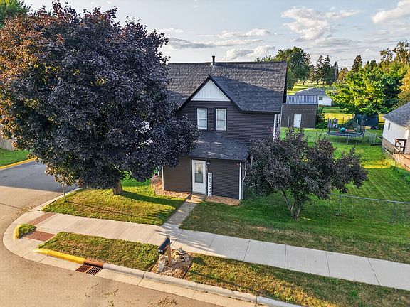 3rd image of 540 2nd Ave NW