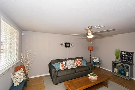 2536 E 6th St #1 — Photo 4