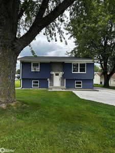 610 E Pershing Dr, Brooklyn, IA, 52211