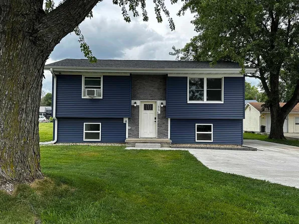 610 E Pershing Dr, Brooklyn, IA 52211