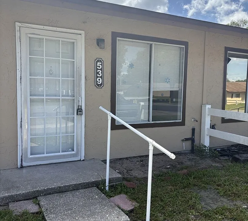539 E Rosewood Ln