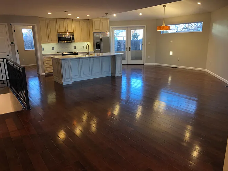 569 Juniper Ct — Photo 2