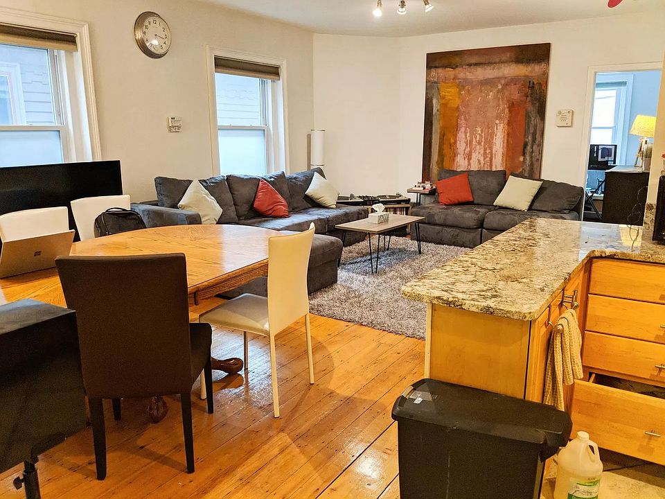 Kitchen / Dining Areas