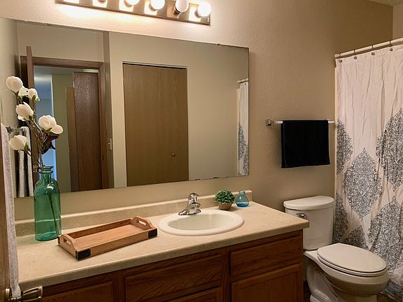 4th image of 1515 14th Ave E #20