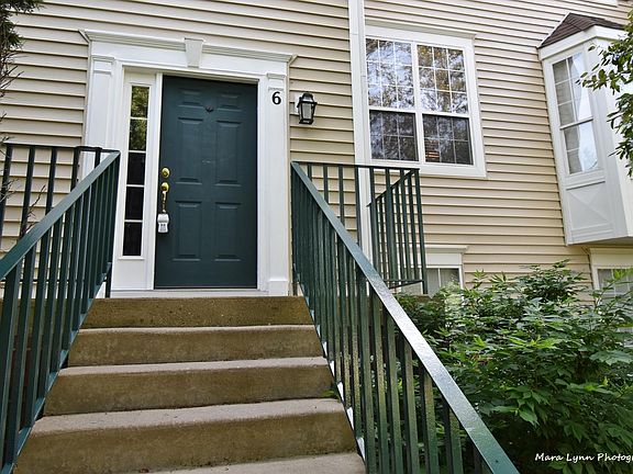 2nd image of 2449 Courtyard Cir Unit 6