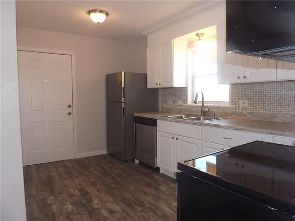 4th image of 311 N Ferris St