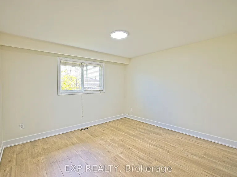 4 Fallway Rd #UPPER — Photo 20