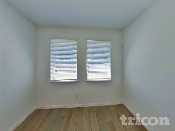 4th image of 201 Post Oak St