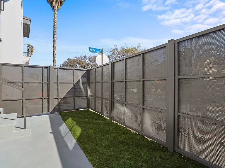 8777 Cadillac Avenue Apartments — Photo 67