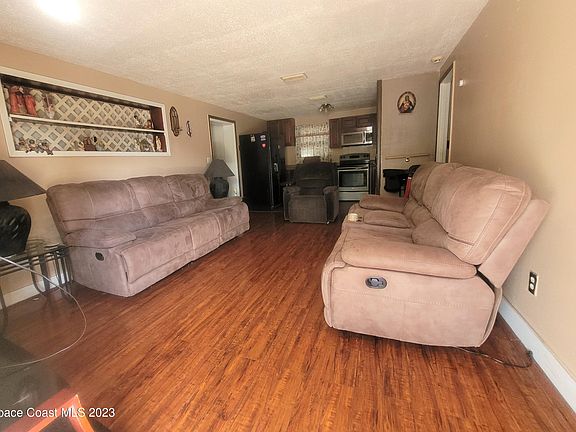 3rd image of 1825 Hallum Ave