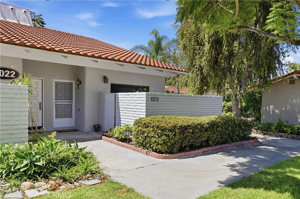 2 bed, 1325 sqft, $3,300 — Photo 1