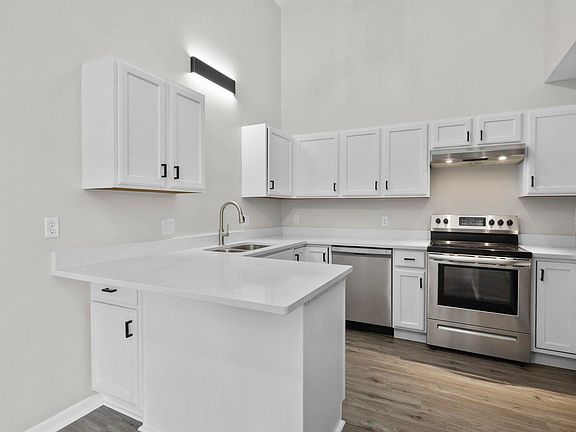 5th image of 640 Tower Dr
