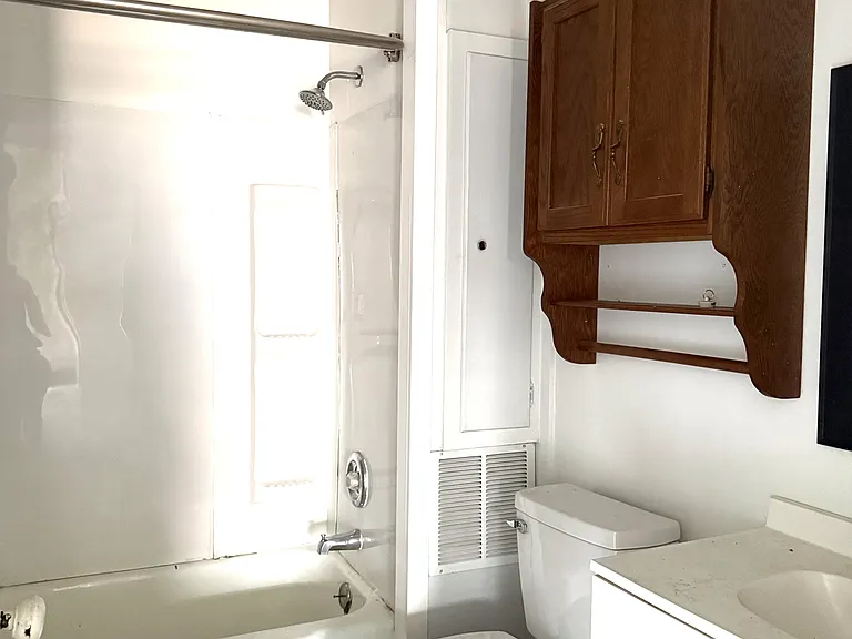 1248 W 10th St — Photo 5