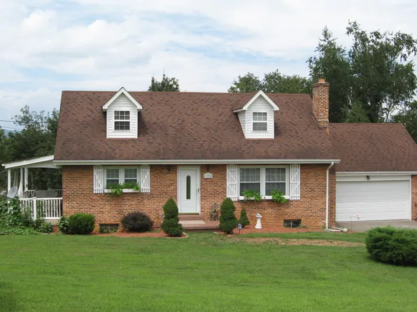 1151 Memorial Dr, Castlewood, VA 24224