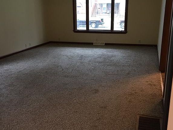 5th image of 1113 E 3rd St