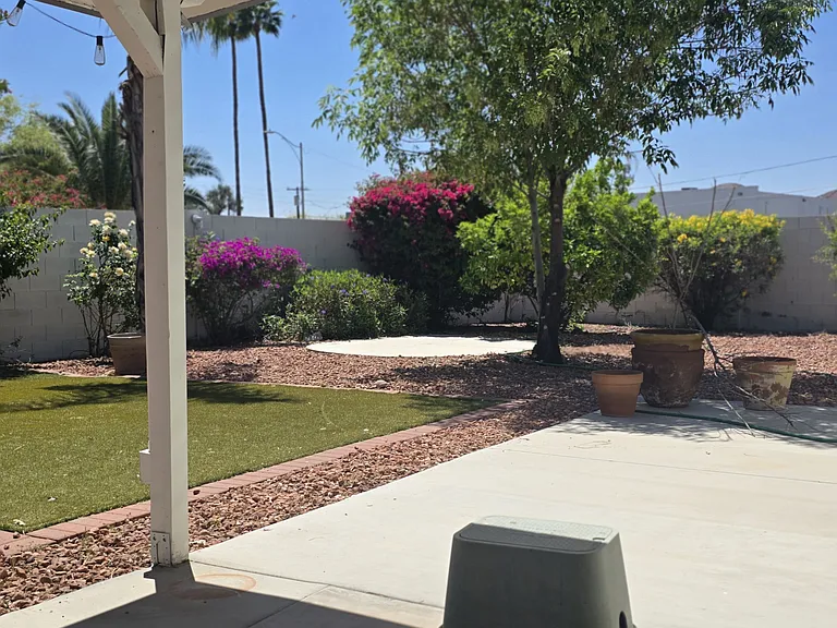E Sylvia St — Photo 12