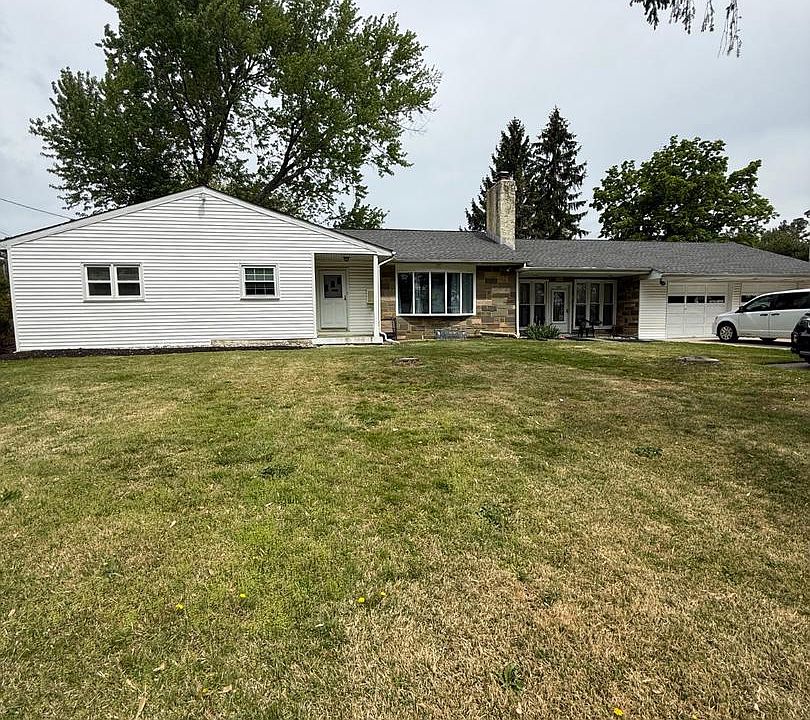 1st image of 275 Greentree Rd