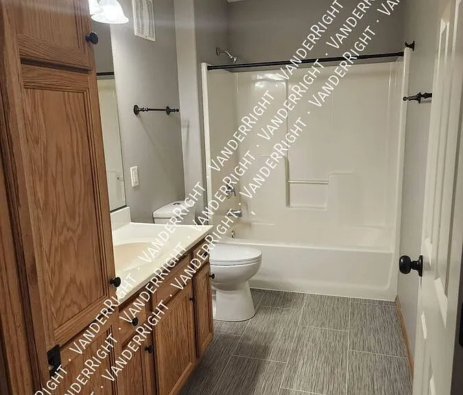 2220 N Devon Ave #207 — Photo 10