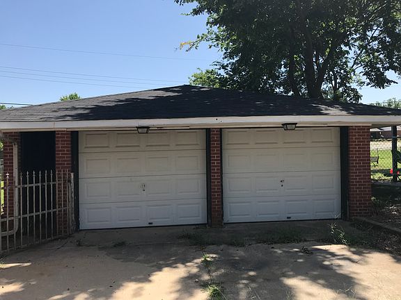 Detached garage