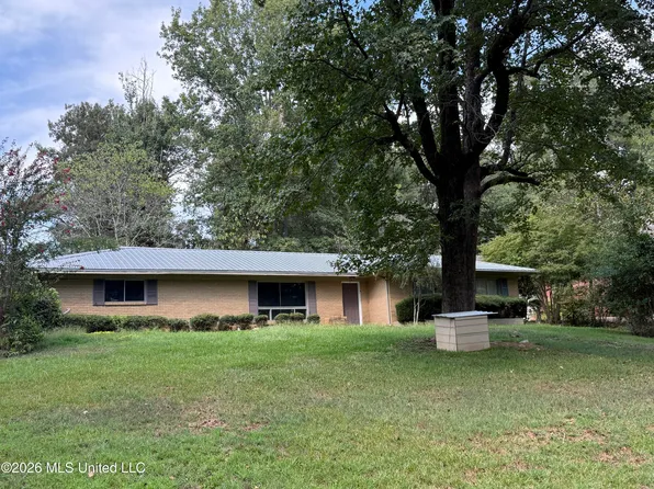130 Rochelle Dr, Calhoun City, MS 38916
