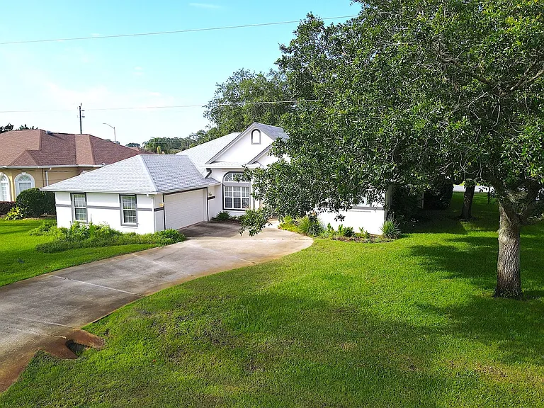 27 Empress Ln — Photo 3
