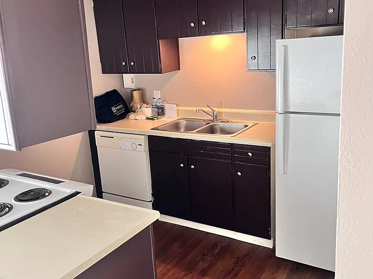 Bristol Square Apartments — Photo 202