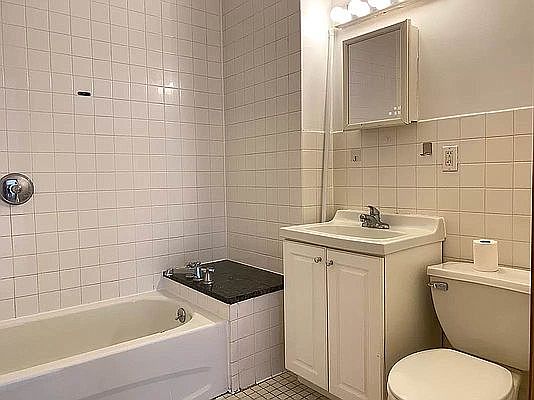 4th image of 14-34 110th St #7C