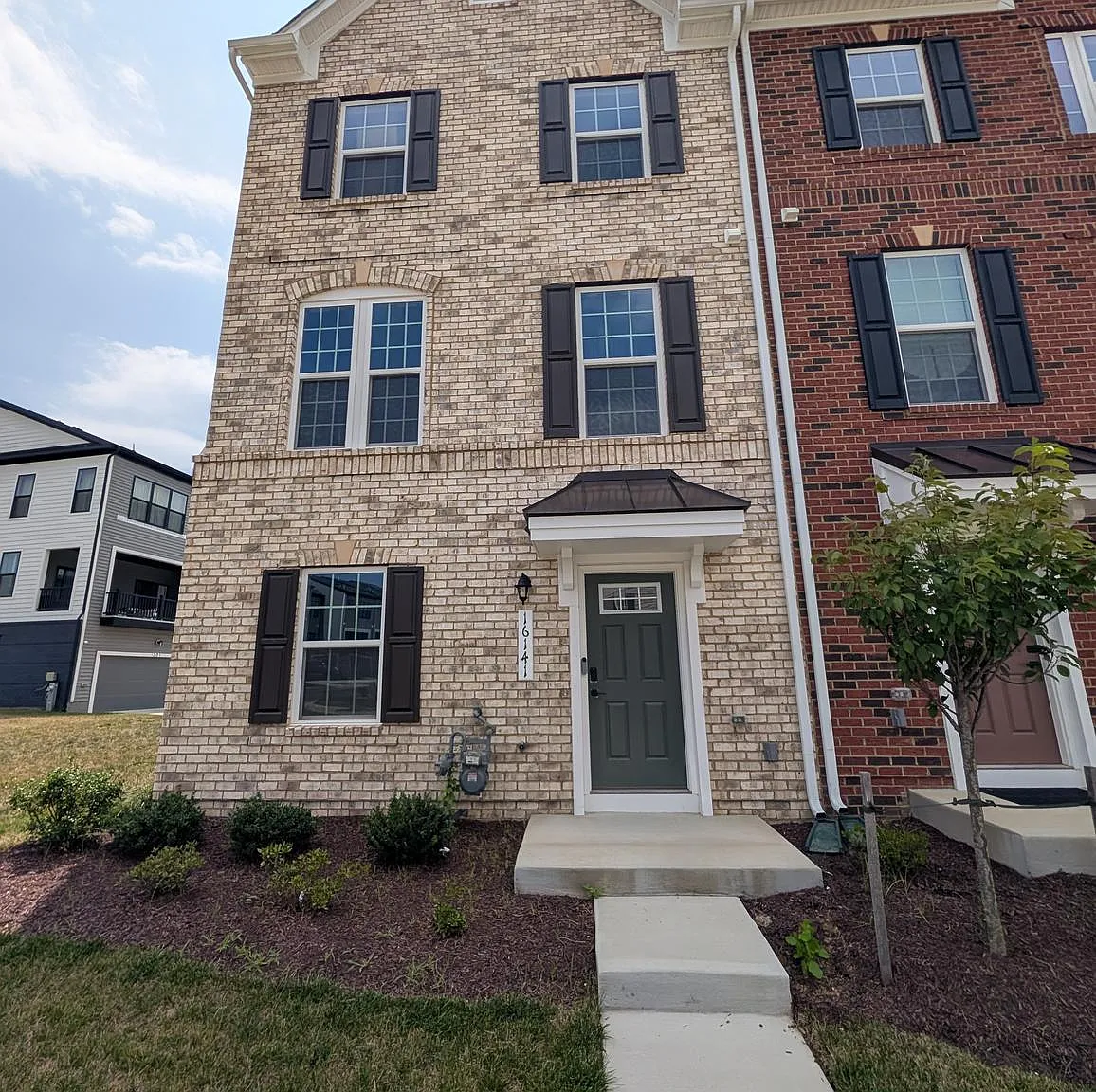 5 bed, 4.5 bath, 2400 sqft, $4,500 — Photo 1