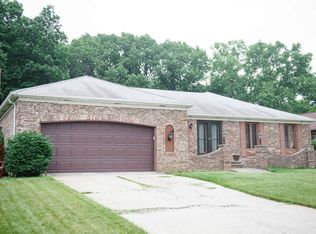 7603 Edgewood Ln, Seven Hills, OH 44131