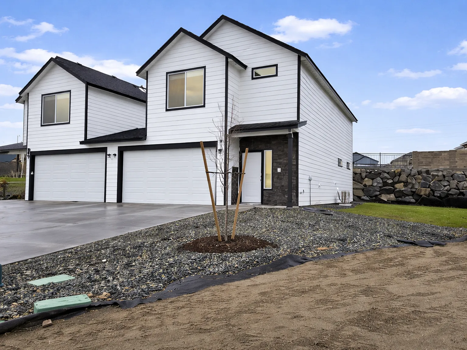 1 Month Free! Brand New Townhome In The Desirable Southridge Area! — Photo 4