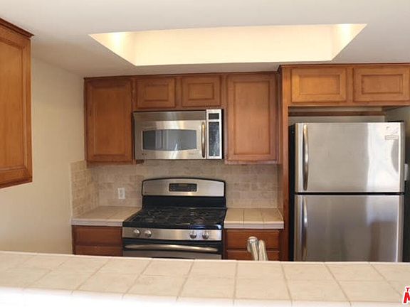 3rd image of 1510 S Barrington Ave APT 104