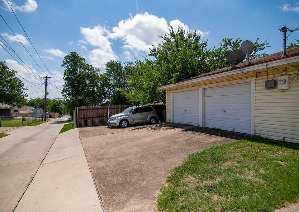 2nd image of 2735 Meadow Gate Ln