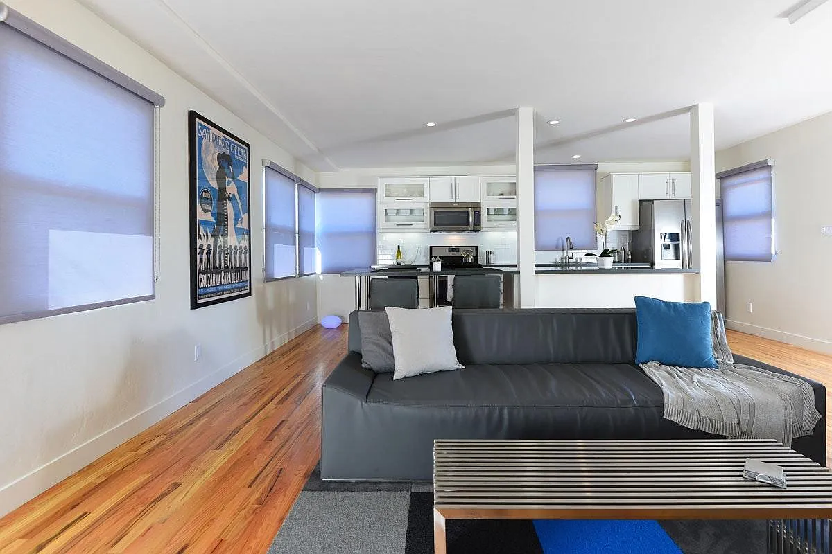 2 bed, 900 sqft, $3,150 — Photo 1