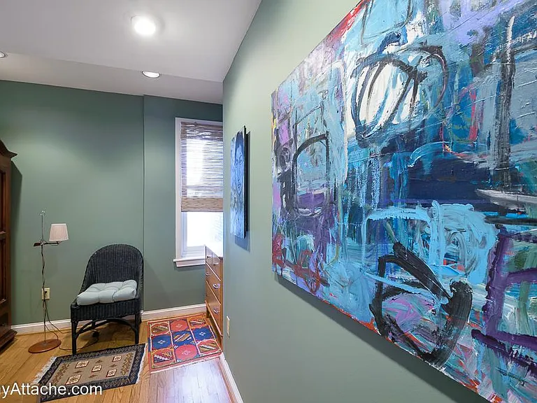 224 E St NE — Photo 42