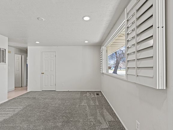 2nd image of 813 Canyon Rd