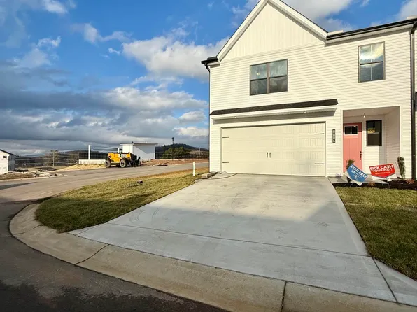 8806 Chapman Triangle Way, Knoxville, TN 37920