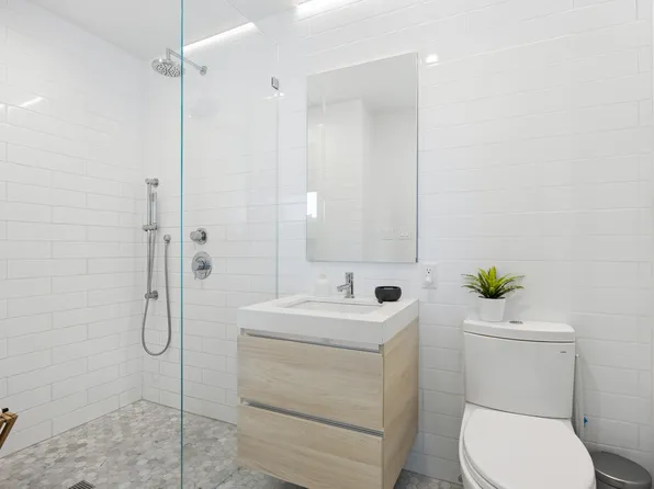 850 Metropolitan Avenue image 7 of 14